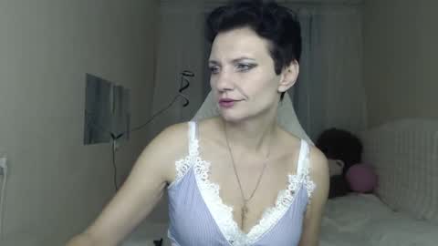 Snapshot of avasaturnian chatting on November 9, 1:42 pm avasaturnian online show from November 9, 1:42 pm