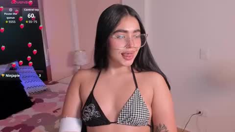 Snapshot of avascott_ chatting on October 20, 6:19 pm Ava online show from October 20, 6:19 pm