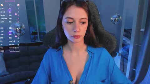 Snapshot of aveangela chatting on October 21, 9:15 pm Avie online show from October 21, 9:15 pm