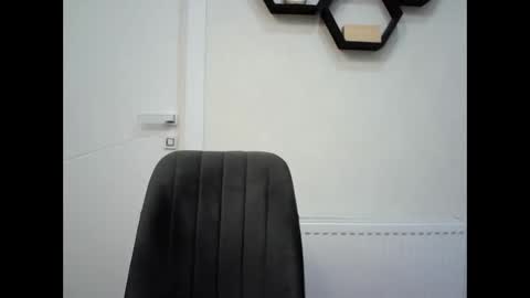 Snapshot of avelinehowo_uwu chatting on March 4, 8:53 am Aveline online show from March 4, 8:53 am