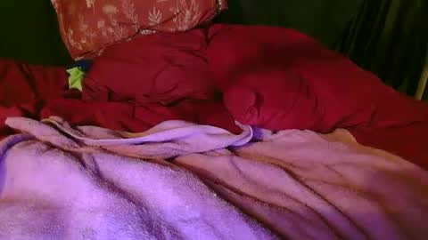 Snapshot of average_girl222 chatting on September 19, 6:37 am raven blue online show from September 19, 6:37 am