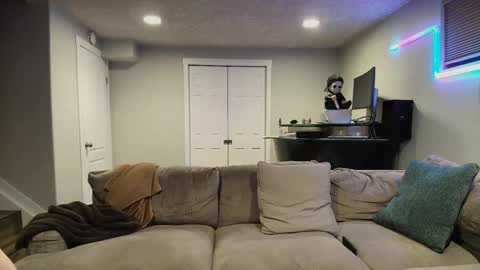 averageandsum online show from October 1, 3:23 am