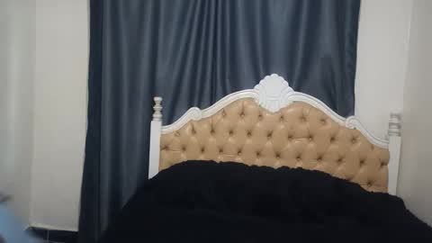 averygoodbadgirl online show from June 2, 6:26 am