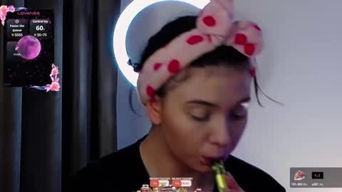 AveryWillow online show from March 3, 1:31 pm