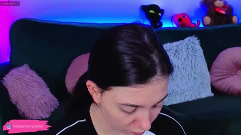 AveryWillow online show from March 23, 11:31 pm