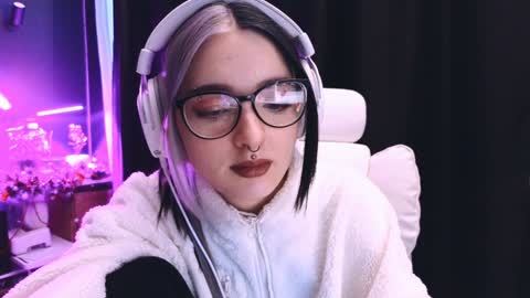 Snapshot of avi_nile chatting on January 26, 2:14 am Avriel online show from January 26, 2:14 am