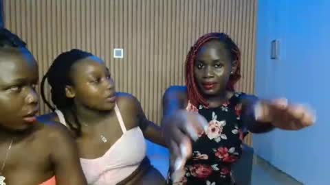 Snapshot of avian_talya chatting on November 12, 4:07 pm Avian online show from November 12, 4:07 pm