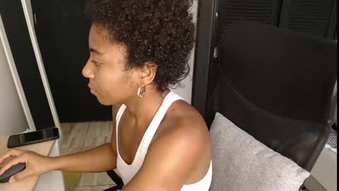 Snapshot of avis_lara chatting on April 27, 7:12 pm AVIS online show from April 27, 7:12 pm