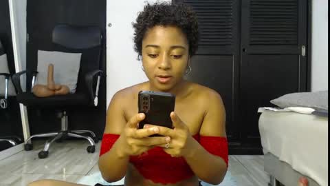 Snapshot of avis_lara chatting on April 30, 7:25 am AVIS online show from April 30, 7:25 am