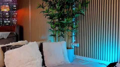 Snapshot of avrillcyrux chatting on January 29, 11:30 am AVRILL CYRUX online show from January 29, 11:30 am