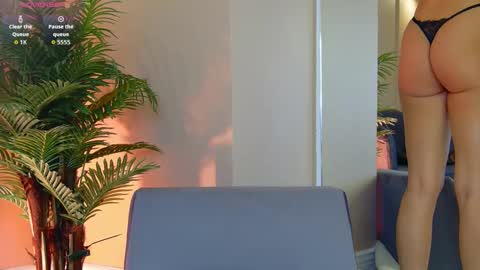 Snapshot of avrillcyrux chatting on October 7, 7:05 am AVRILL CYRUX online show from October 7, 7:05 am