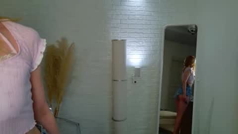 aweryuwu online show from October 29, 6:59 am