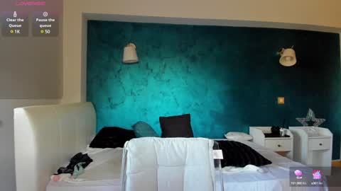 Snapshot of awesome_jolie chatting on December 16, 7:04 am Jolie online show from December 16, 7:04 am