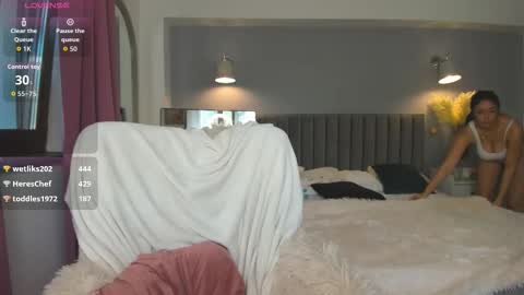 Snapshot of awesome_jolie chatting on September 22, 7:10 am Jolie online show from September 22, 7:10 am