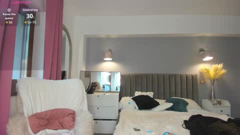 Snapshot of awesome_jolie chatting on October 23, 6:23 am Jolie online show from October 23, 6:23 am