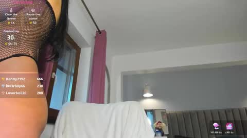 Snapshot of awesome_jolie chatting on November 27, 7:32 am Jolie online show from November 27, 7:32 am