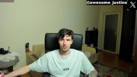 Snapshot of awesome_justin chatting on December 4, 11:30 am Justin online show from December 4, 11:30 am