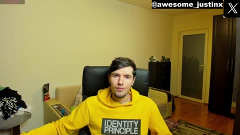 Snapshot of awesome_justin chatting on December 9, 11:15 am Justin online show from December 9, 11:15 am