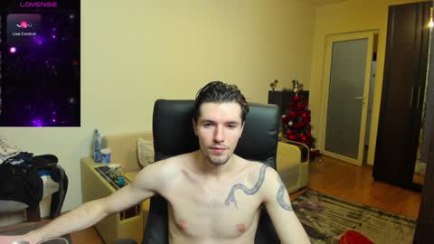 Snapshot of awesome_justin chatting on January 5, 11:12 pm Justin online show from January 5, 11:12 pm