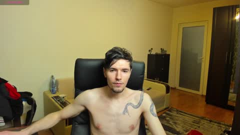 Snapshot of awesome_justin chatting on January 17, 12:20 am Justin online show from January 17, 12:20 am