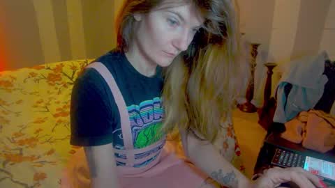 awesomeblossommm online show from January 7, 7:38 pm