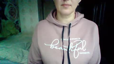 Snapshot of awesomeladyy chatting on January 18, 12:36 pm awesomeladyy online show from January 18, 12:36 pm