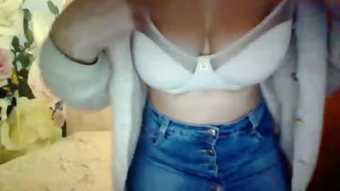 Snapshot of awesomeladyy chatting on February 2, 6:20 pm awesomeladyy online show from February 2, 6:20 pm