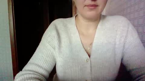 awesomeladyy online show from February 14, 9:17 am