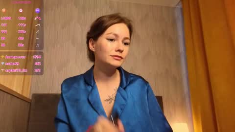 Snapshot of aww_burn chatting on December 10, 4:34 am Tris online show from December 10, 4:34 am