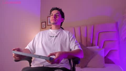 Yooung King  online show from March 2, 11:50 am