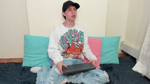 Snapshot of axel_evanss chatting on December 9, 12:40 pm Axel Evanss online show from December 9, 12:40 pm