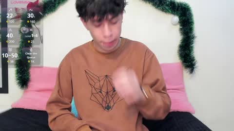 Snapshot of axel_evanss chatting on December 19, 12:45 pm Axel Evanss online show from December 19, 12:45 pm