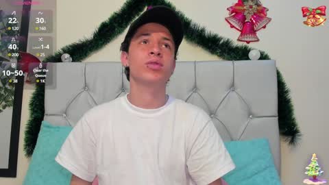 Snapshot of axel_evanss chatting on December 24, 2:54 pm Axel Evanss online show from December 24, 2:54 pm
