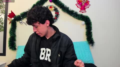 Snapshot of axel_evanss chatting on January 2, 1:40 pm Axel Evanss online show from January 2, 1:40 pm