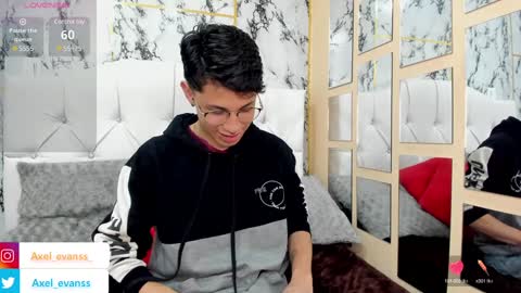Snapshot of axel_evanss chatting on February 5, 1:11 pm Axel Evanss online show from February 5, 1:11 pm