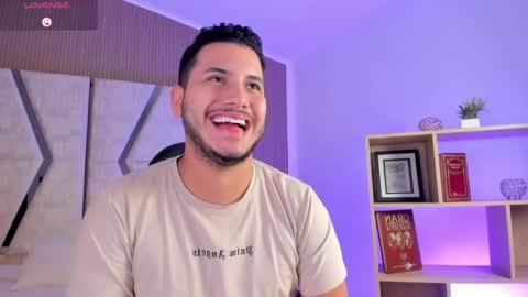 axel_grey_ online show from April 18, 7:07 pm