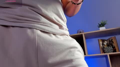 axel_grey_ online show from April 19, 12:37 pm