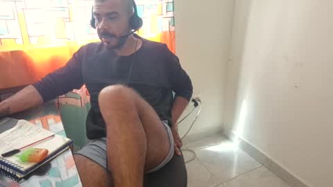 Axel online show from November 19, 5:46 pm