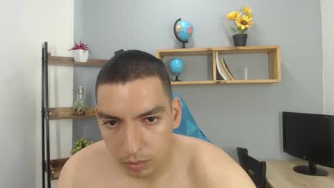 axel_stones_ online show from October 22, 2:39 pm