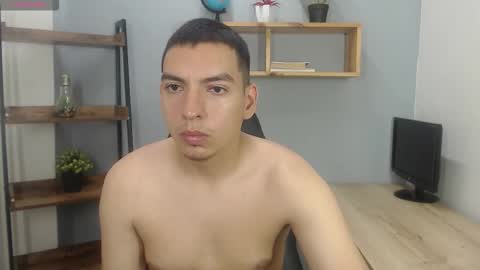 axel_stones_ online show from November 9, 2:59 pm