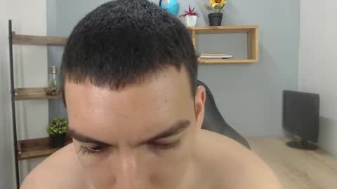 axel_stones_ online show from November 12, 3:45 pm