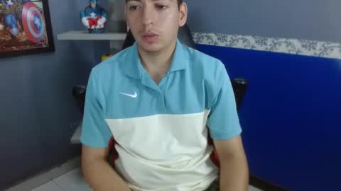 axel_stones_ online show from November 30, 2:21 pm