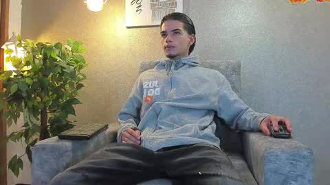 axel  online show from January 8, 11:23 am