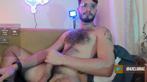 Snapshot of axelg_rose chatting on October 1, 8:26 pm online show from October 1, 8:26 pm