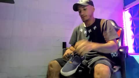 Snapshot of axell_cross2 chatting on October 21, 11:33 am Axell Cross2 online show from October 21, 11:33 am