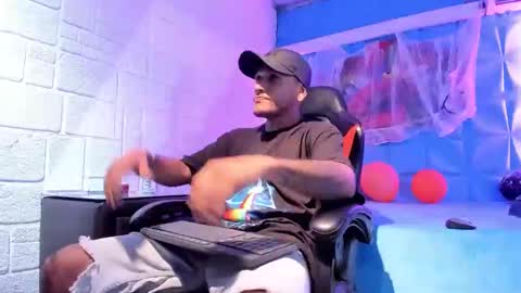 Snapshot of axell_cross2 chatting on October 28, 2:04 am Axell Cross2 online show from October 28, 2:04 am