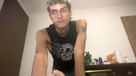 Snapshot of axellatino_ chatting on January 6, 5:41 am Axel online show from January 6, 5:41 am