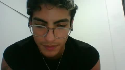 Snapshot of axellatino_ chatting on February 27, 11:15 pm Axel online show from February 27, 11:15 pm