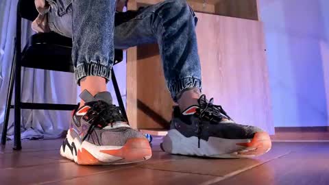 Snapshot of axellcollins chatting on February 10, 9:04 pm im your little femboy ALEX online show from February 10, 9:04 pm