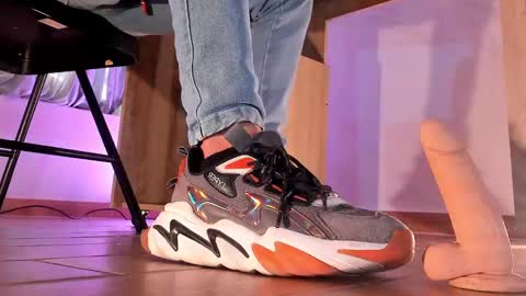 Snapshot of axellcollins chatting on February 12, 9:43 pm im your little femboy ALEX online show from February 12, 9:43 pm